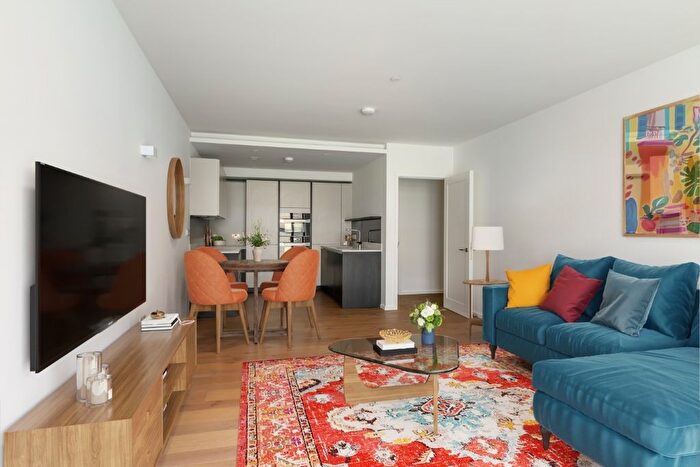 2 Bedroom Flat To Rent In Nightingale Lane, London, SW12