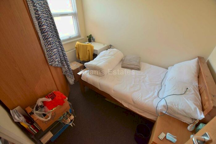 4 Bedroom Terraced House To Rent In Wykeham Road, Reading, RG6
