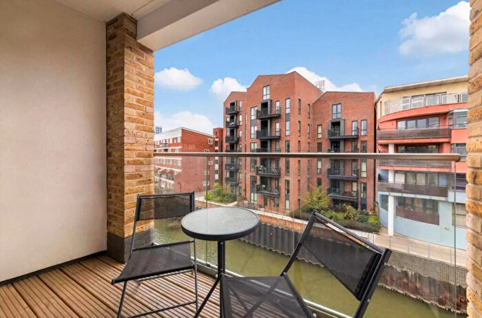 2 Bedroom Flat To Rent In Elite House, St. Annes Street, London, E14