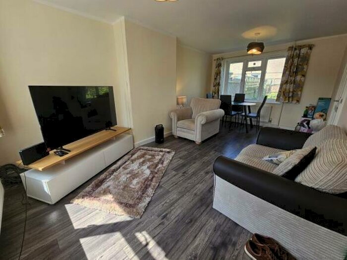 2 Bedroom House To Rent In Gainsborough Road, Corby, NN18
