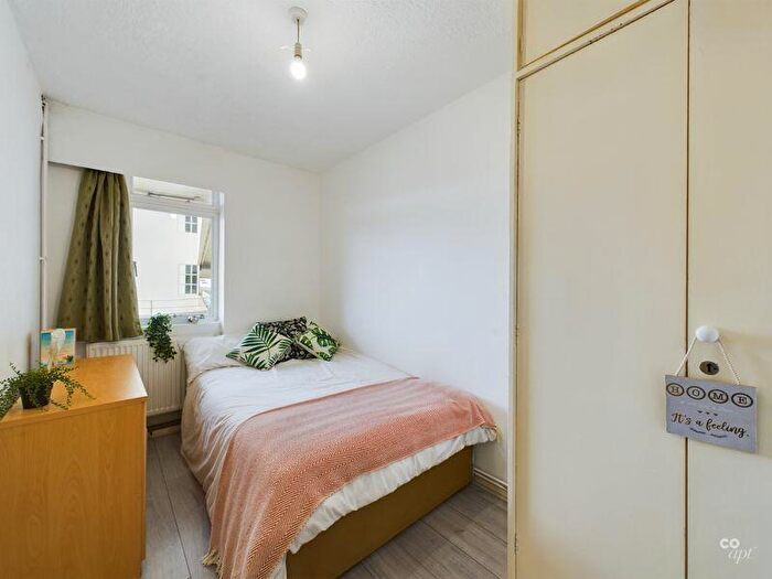 2 Bedroom Flat To Rent In Kings Road, Brighton, BN1