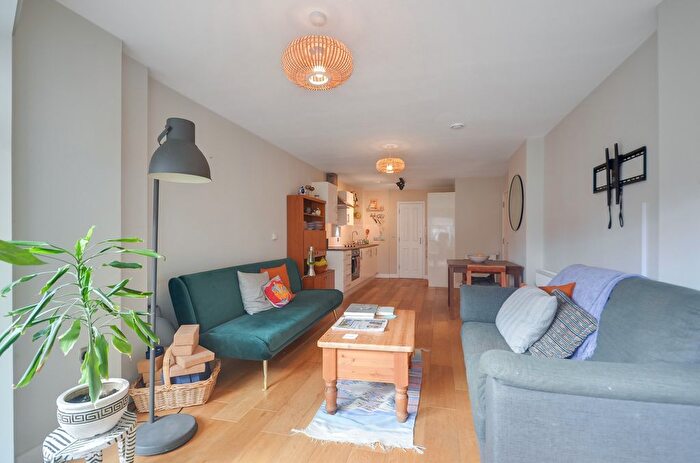 1 Bedroom Flat For Sale In Glengall Road, London, SE15