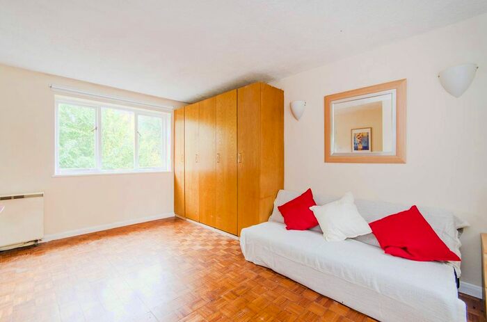 Studio To Rent In Ealing Road, Brentford, TW8