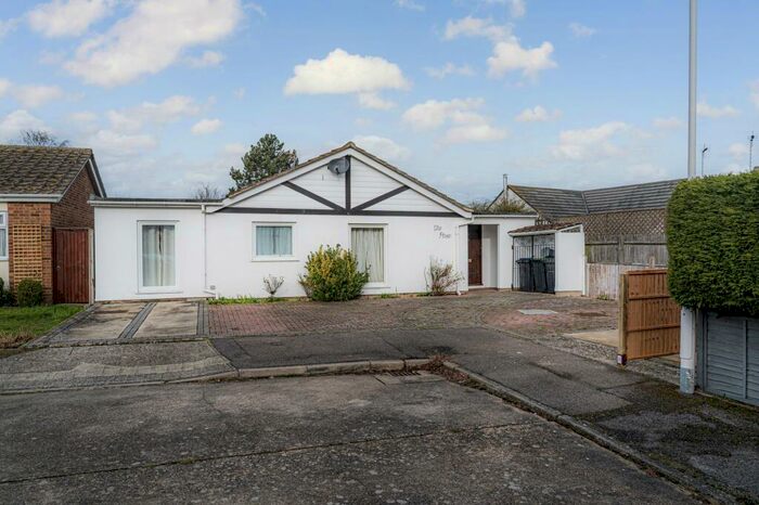 3 Bedroom Semi-Detached Bungalow To Rent In Savernake Drive, Broomfield, CT6