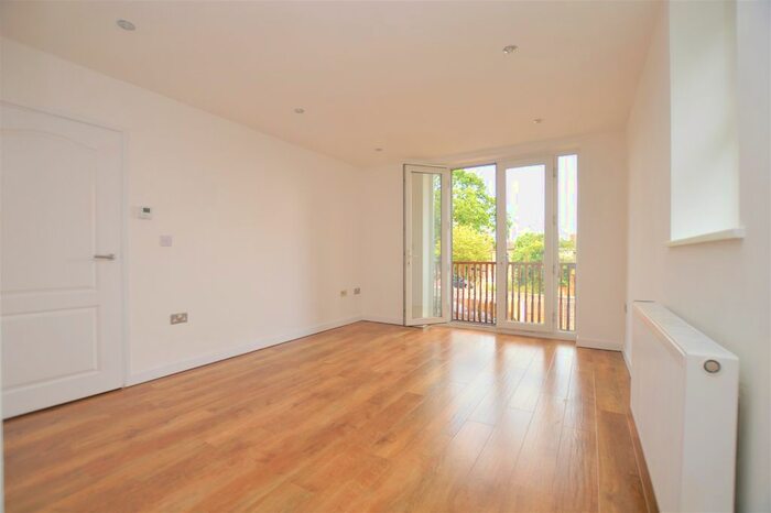 1 Bedroom Flat To Rent In Benrek Close, Ilford, IG6