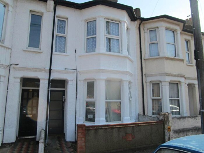 1 Bedroom Flat To Rent In Beresford Road, Southend On Sea, SS1
