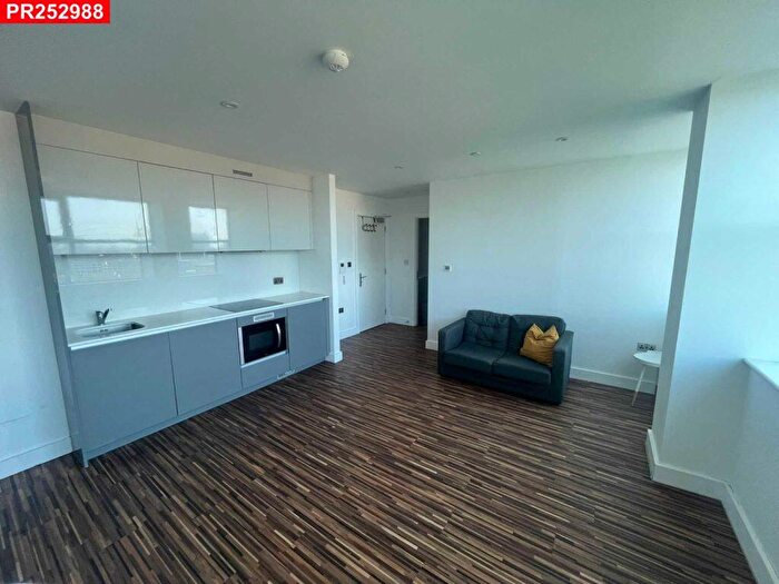 1 Bedroom Flat To Rent In Old Trafford – Bedroom Flat, M16