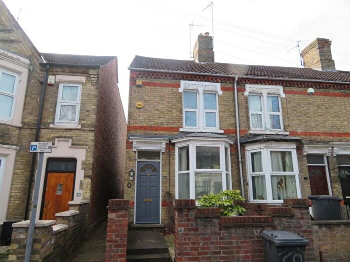 3 Bedroom Semi Detached House To Rent In Huntly Grove, Dogsthorpe, PE1
