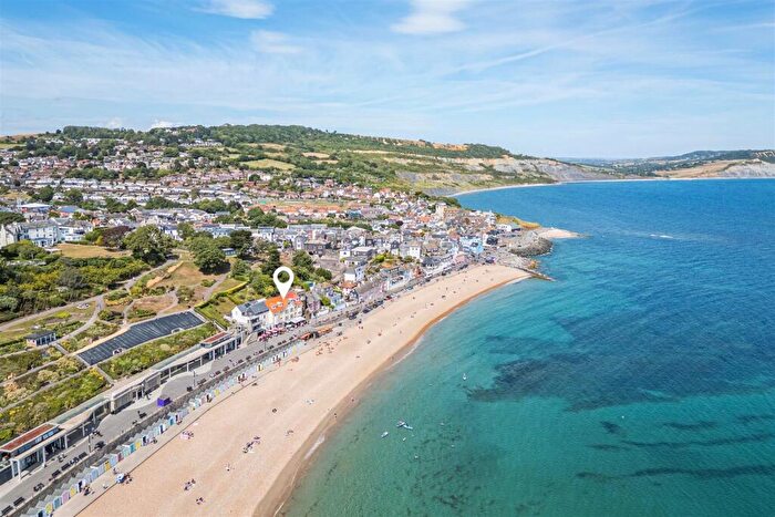 2 Bedroom Apartment For Sale In Marine Parade, Lyme Regis, DT7