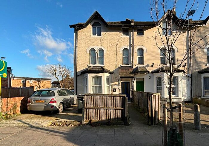 Studio For Sale In Willoughby Lane, London, N17