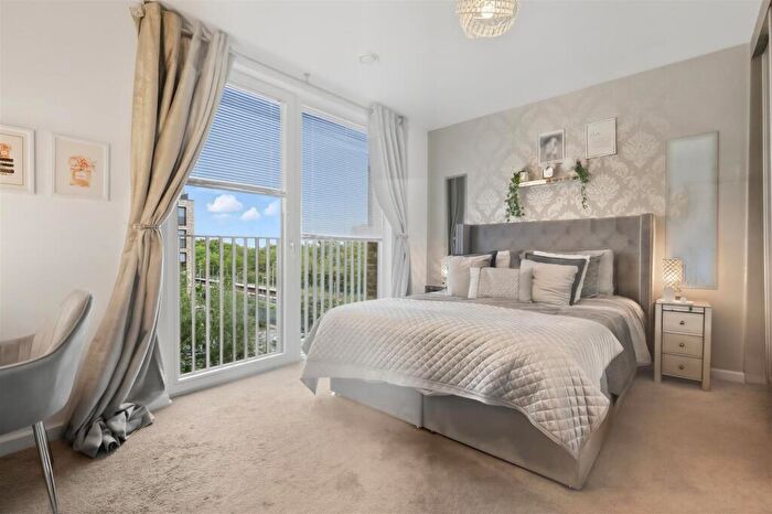 2 Bedroom Flat For Sale In Penegrine Point, Alma Road, Enfield, EN3