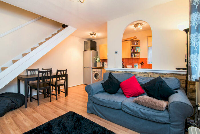 1 Bedroom End Of Terrace House To Rent In Hythe Close, Forest Park, RG12