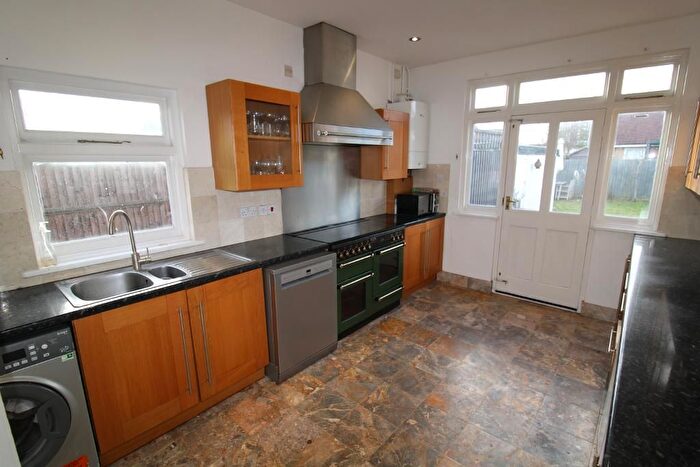 4 Bedroom Detached House For Sale In North Gate, Bletchley, Milton Keynes, Buckinghamshire, MK2 - Photo 3