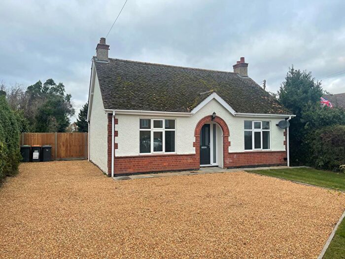 4 Bedroom Detached Bungalow To Rent In Bedford Road, Great Barford, MK44