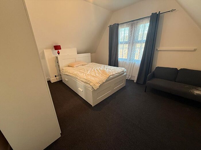 3 Bedroom Maisonette To Rent In Upton Lane, London, E7