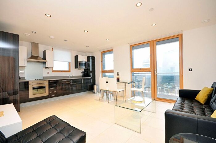 2 Bedroom Flat To Rent In Streamlight Tower, Canary Wharf, London, E14