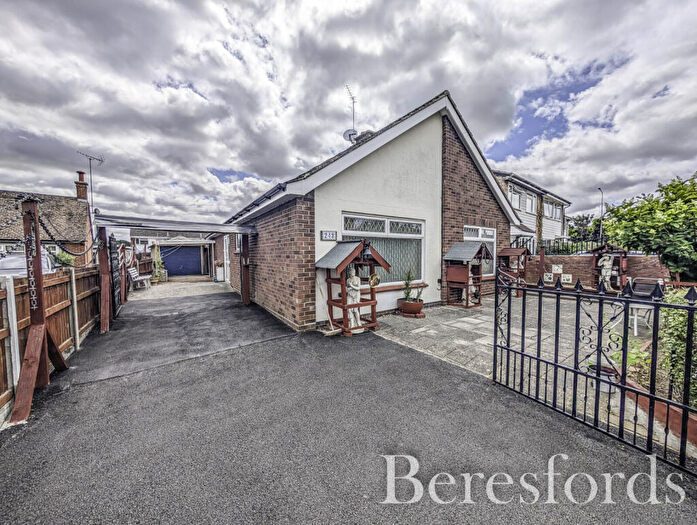 3 Bedroom Bungalow For Sale In Mersea Road, Colchester, CO2