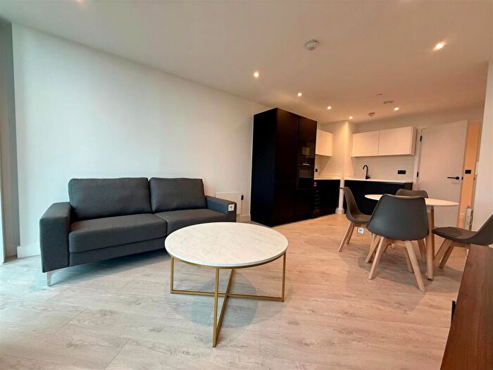 1 Bedroom Apartment To Rent In Vista River Gardens, Manchester, M3