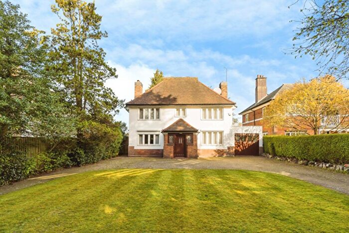 3 Bedroom Detached House For Sale In Hoole Road, Chester, Cheshire, CH2