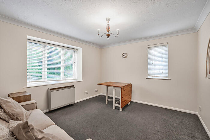 1 Bedroom Flat To Rent In Granville Place, Pinner, HA5