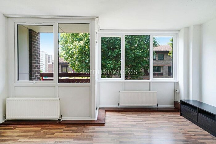 3 Bedroom Maisonette To Rent In Purcell Street, Islington, N1