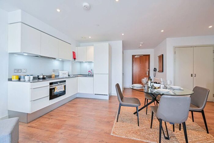 2 Bedroom Flat To Rent In Mawes House, Castle Square, London, Elephant And Castle, London, SE17