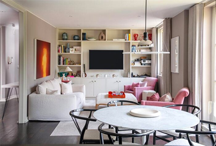 2 Bedroom Apartment To Rent In Park Walk, Chelsea, SW10