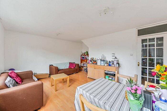 3 Bedroom Flat For Sale In Parkham Street, Battersea, SW11