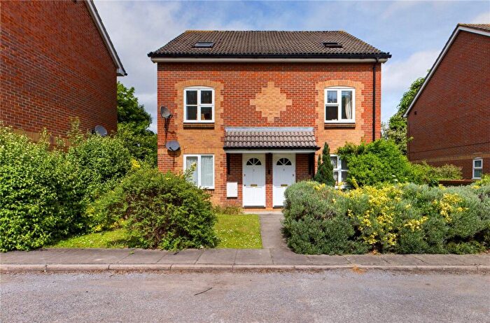 2 Bedroom Maisonette For Sale In Groveland Place, Reading, Berkshire, RG30