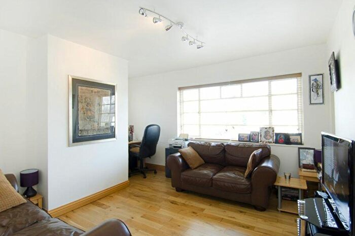 2 Bedroom Flat To Rent In Ossulton Way, Hampstead Garden Suburb, N2