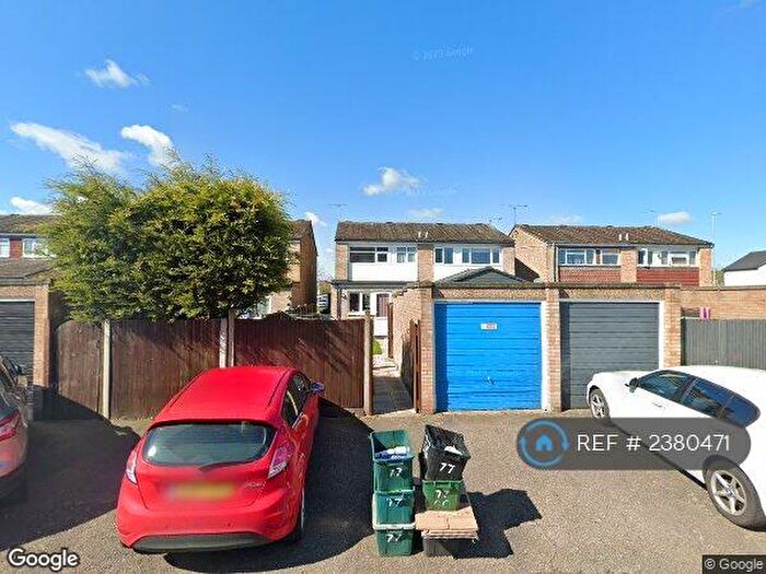 3 Bedroom Semi-Detached House To Rent In Glenester Close, Hoddesdon, EN11