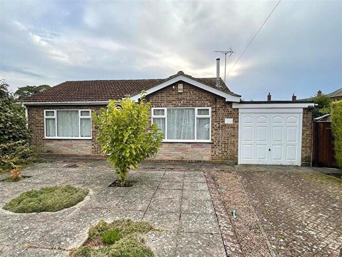 2 Bedroom Detached Bungalow For Sale In Glen Avenue, Pinchbeck, PE11