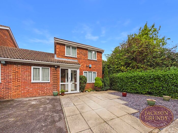 3 Bedroom Link Detached House For Sale In Fishers Close, Little Billing, NN3