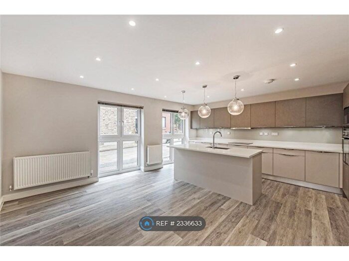2 Bedroom Flat To Rent In Battersea, London, SW11