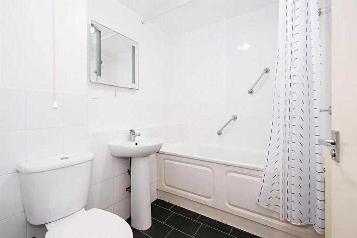 2 Bedroom Flat For Sale In Marlborough Road, Chingford, E4