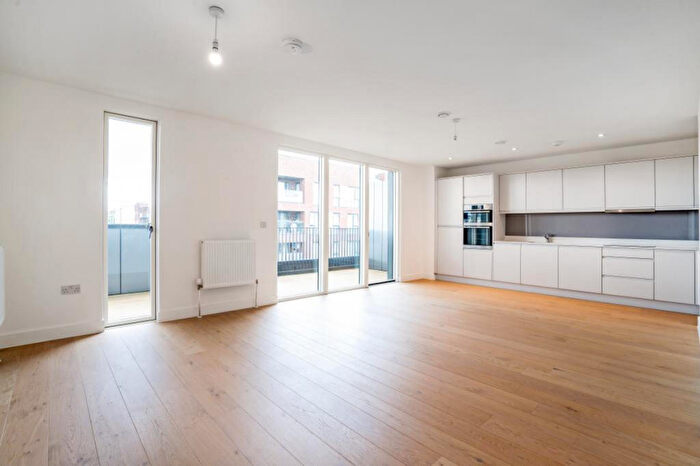 3 Bedroom Penthouse To Rent In Grove Park, London, NW9