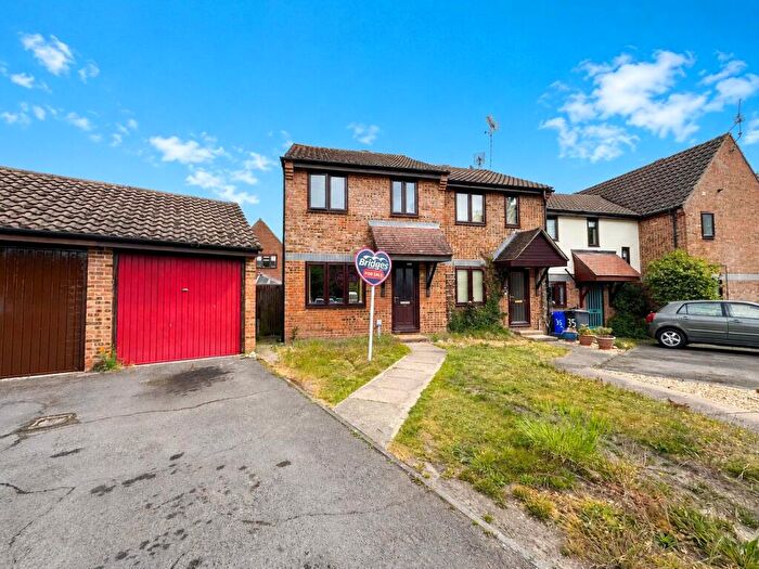 3 Bedroom End Of Terrace House For Sale In Angora Way, Fleet, Hampshire, GU51