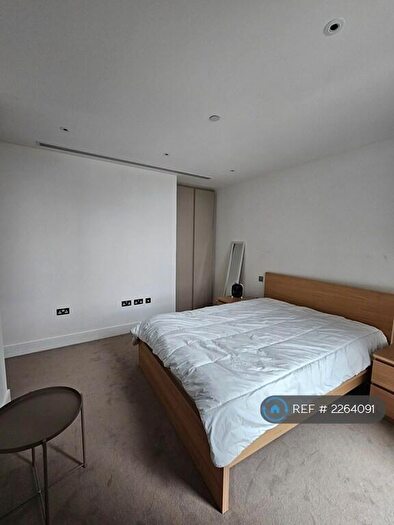 2 Bedroom Flat To Rent In Carrara Tower, London, EC1V