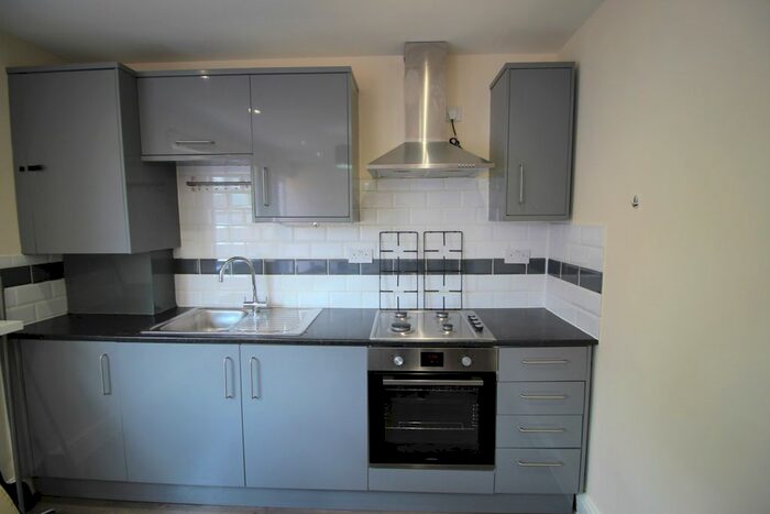 3 Bedroom Flat To Rent In Ground Floor Flat, Raglan Road, Walthamstow, E17