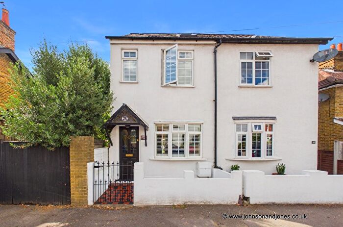 3 Bedroom Semi-Detached House For Sale In Grove Road, Chertsey, KT16