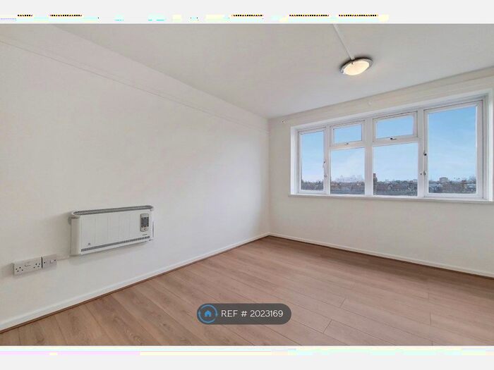 2 Bedroom Flat To Rent In Navarre Road, London, E6