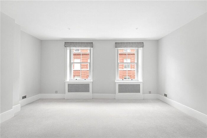 3 Bedroom Flat To Rent In Museum Street, Bloomsbury, London, WC1A
