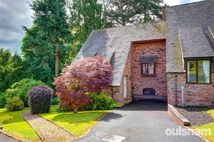 3 Bedroom End Of Terrace House For Sale In Oakdene Drive, Barnt Green, Birmingham, Worcestershire, B45