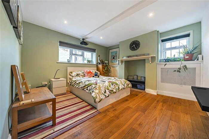 5 Bedroom Detached House For Sale In Bath Road, Speen, Newbury, Berkshire, RG14