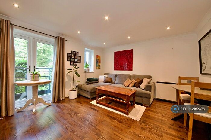 2 Bedroom Flat To Rent In Dickens Court, London, E11
