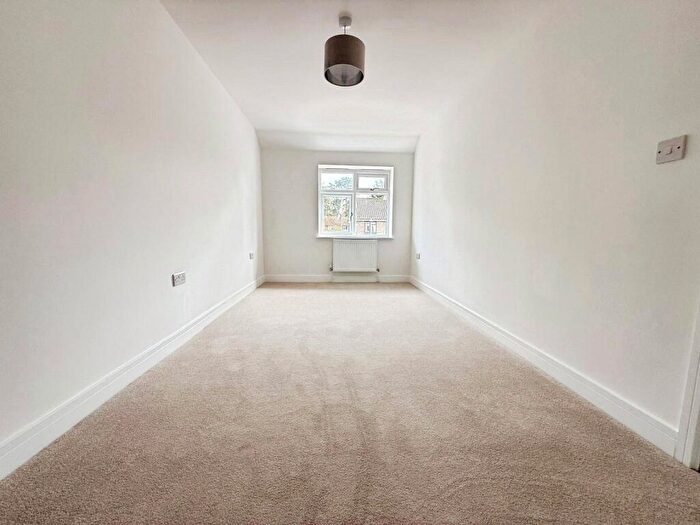 2 Bedroom Detached House For Sale In Shaftesbury Close, Bracknell, Berkshire, RG12