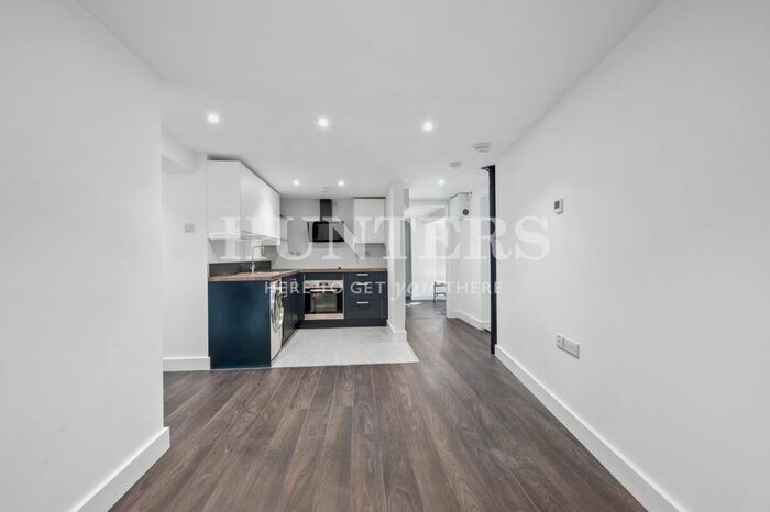 3 Bedroom Flat To Rent In Fountayne Road, London, N16