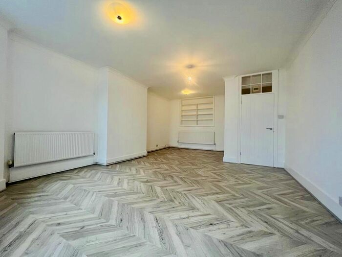 3 Bedroom Flat To Rent In Marine Parade, Brighton, East Sussex, BN2