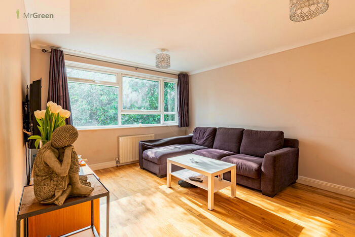 2 Bedroom Apartment To Rent In Branksome Wood Road, Bournemouth, BH2