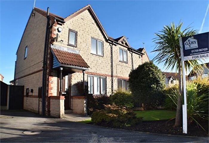 3 Bedroom Semi-Detached House For Sale In Berry Edge, Conisbrough, DN12